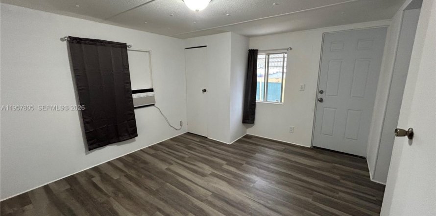 Коммерческая недвижимость в Бока-Ратон, Флорида 27.87м2 № 2011670