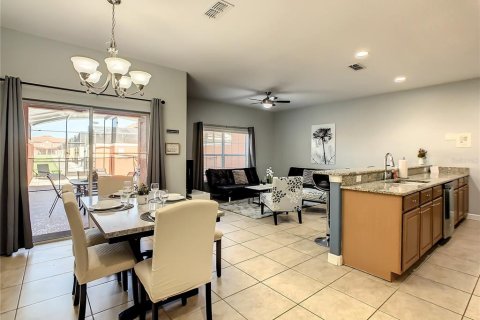 Touwnhouse à vendre à Kissimmee, Floride: 4 chambres, 176.7 m2 № 1582660 - photo 3