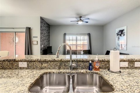 Touwnhouse à vendre à Kissimmee, Floride: 4 chambres, 176.7 m2 № 1582660 - photo 9