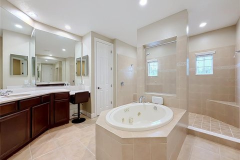 House in Oviedo, Florida 6 bedrooms, 402.45 sq.m. № 2222635 - photo 22
