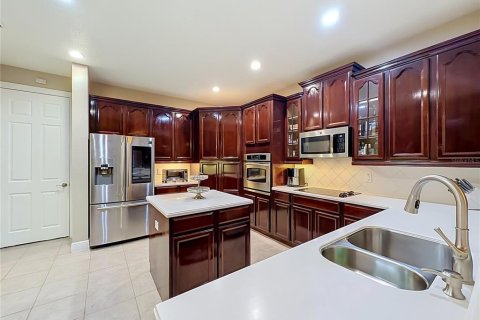 House in Oviedo, Florida 6 bedrooms, 402.45 sq.m. № 2222635 - photo 10
