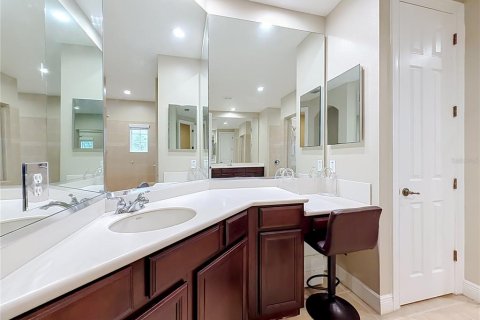 House in Oviedo, Florida 6 bedrooms, 402.45 sq.m. № 2222635 - photo 24