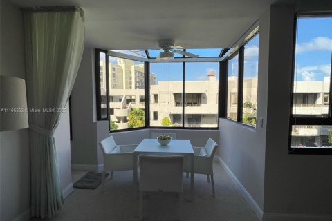 Condo in Key Biscayne, Florida, 2 bedrooms  № 1875430 - photo 13