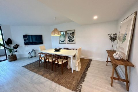 Condo in Key Biscayne, Florida, 2 bedrooms  № 1875430 - photo 21
