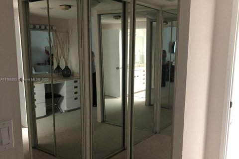 Condo in Key Biscayne, Florida, 2 bedrooms  № 1875430 - photo 19