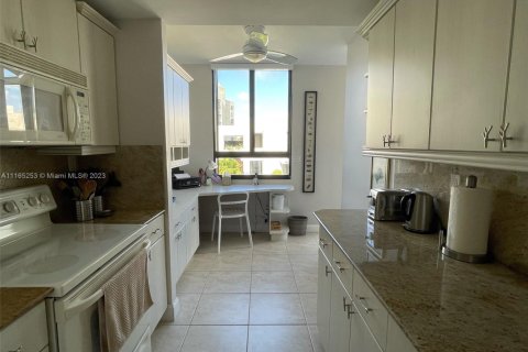 Condo in Key Biscayne, Florida, 2 bedrooms  № 1875430 - photo 6