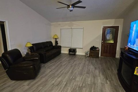 House in Ocklawaha, Florida 4 bedrooms, 172.52 sq.m. № 2113019 - photo 3
