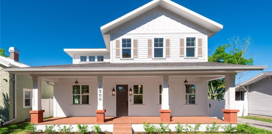 Villa ou maison à Saint Petersburg, Floride 5 chambres, 271.74 m2 № 2415365
