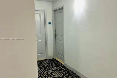 Condo in Miami Beach, Florida, 1 bedroom  № 1959313 - photo 24