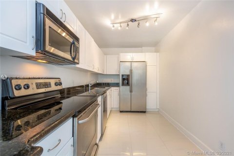 Condo in Miami Beach, Florida, 1 bedroom  № 1959313 - photo 3