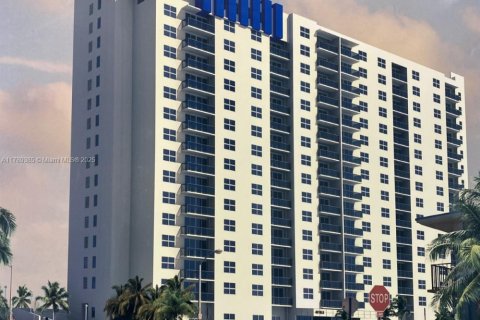 Condo in Miami Beach, Florida, 1 bedroom  № 1959313 - photo 8