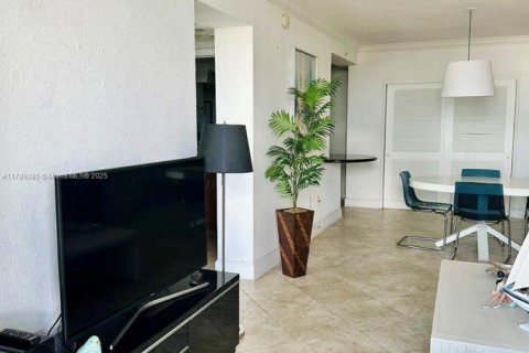 Condo in Miami Beach, Florida, 1 bedroom  № 1959313 - photo 22