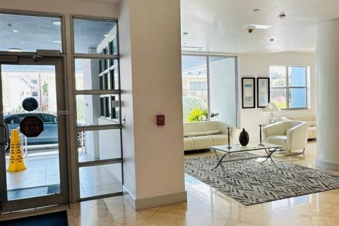 Condo in Miami Beach, Florida, 1 bedroom  № 1959313 - photo 16