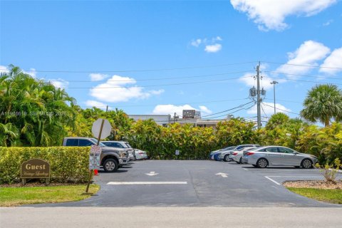 Condo in Fort Lauderdale, Florida, 2 bedrooms  № 2002935 - photo 25