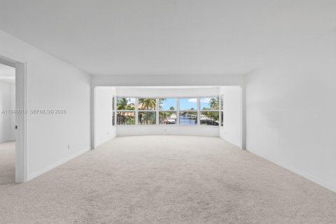 Condo in Fort Lauderdale, Florida, 2 bedrooms  № 2002935 - photo 9