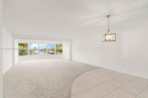 Condo in Fort Lauderdale, Florida, 2 bedrooms  № 2002935 - photo 8