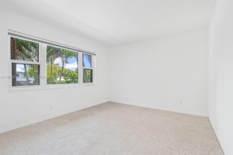 Condo in Fort Lauderdale, Florida, 2 bedrooms  № 2002935 - photo 14