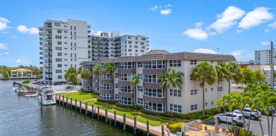Condo in Fort Lauderdale, Florida, 2 bedrooms  № 2002935