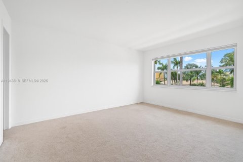 Condo in Fort Lauderdale, Florida, 2 bedrooms  № 2002935 - photo 11