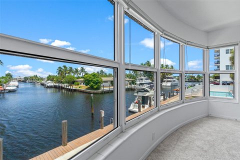 Condo in Fort Lauderdale, Florida, 2 bedrooms  № 2002935 - photo 17