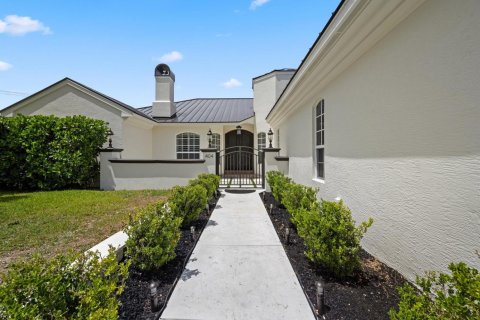 House in Wellington, Florida 4 bedrooms, 233.46 sq.m. № 2188809 - photo 4