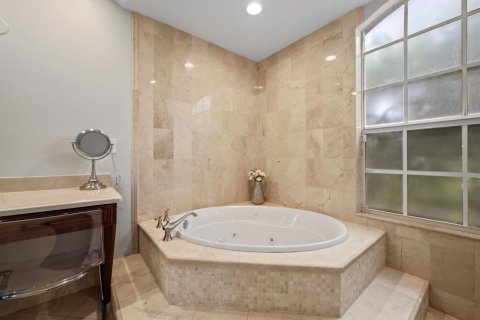 House in Wellington, Florida 4 bedrooms, 233.46 sq.m. № 2188809 - photo 28