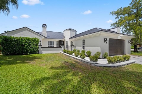 House in Wellington, Florida 4 bedrooms, 233.46 sq.m. № 2188809 - photo 3