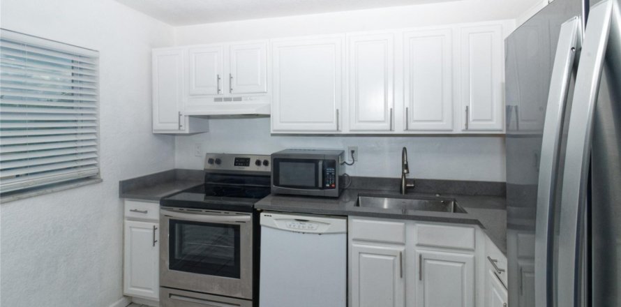 Condo in Coral Springs, Florida, 2 bedrooms № 1077040