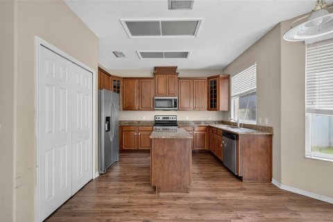 Villa ou maison à louer à Orlando, Floride: 4 chambres, 234.86 m2 № 2418901 - photo 16