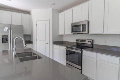 House in Davenport, Florida 4 bedrooms, 179.39 sq.m. № 1907197 - photo 6