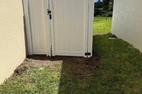 House in Davenport, Florida 4 bedrooms, 179.39 sq.m. № 1907197 - photo 23