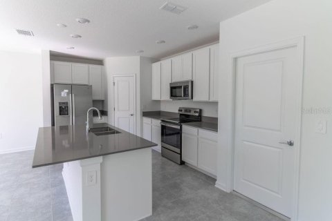 House in Davenport, Florida 4 bedrooms, 179.39 sq.m. № 1907197 - photo 5