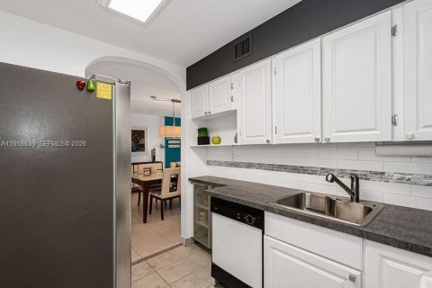 Copropriété à vendre à Sunny Isles Beach, Floride: 1 chambre, 86.4 m2 № 2153376 - photo 6