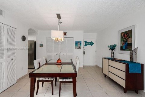 Copropriété à vendre à Sunny Isles Beach, Floride: 1 chambre, 86.4 m2 № 2153376 - photo 10