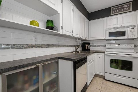 Copropriété à vendre à Sunny Isles Beach, Floride: 1 chambre, 86.4 m2 № 2153376 - photo 1