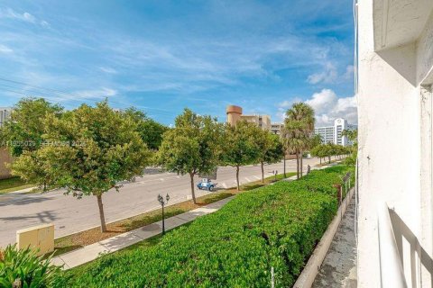 Copropriété à vendre à Sunny Isles Beach, Floride: 1 chambre, 86.4 m2 № 2153376 - photo 21
