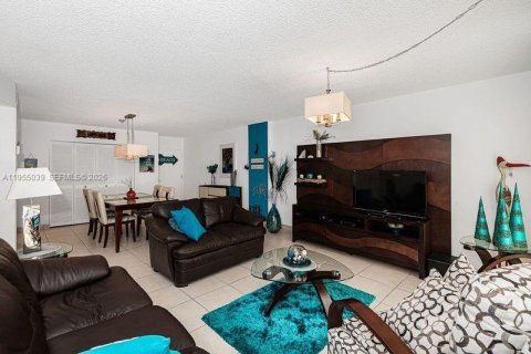 Copropriété à vendre à Sunny Isles Beach, Floride: 1 chambre, 86.4 m2 № 2153376 - photo 17