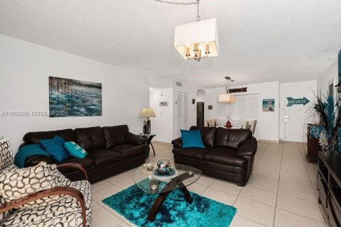 Copropriété à vendre à Sunny Isles Beach, Floride: 1 chambre, 86.4 m2 № 2153376 - photo 16