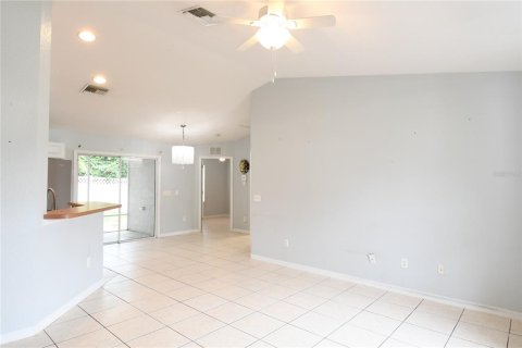 Casa en venta en Lady Lake, Florida, 3 dormitorios, 108.7 m2 № 2101449 - foto 2