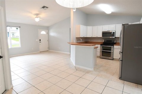 Casa en venta en Lady Lake, Florida, 3 dormitorios, 108.7 m2 № 2101449 - foto 4