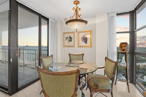 Copropriété à vendre à Miami, Floride: 2 chambres, 136.47 m2 № 2030143 - photo 4