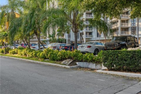 Copropriété à vendre à Miami, Floride: 2 chambres, 136.47 m2 № 2030143 - photo 13