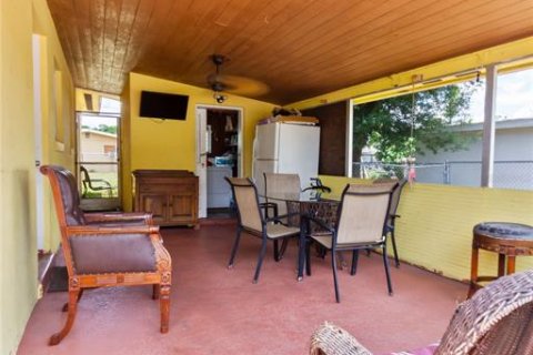 House in Fort Myers, Florida 3 bedrooms, 90.3 sq.m. № 2226737 - photo 8