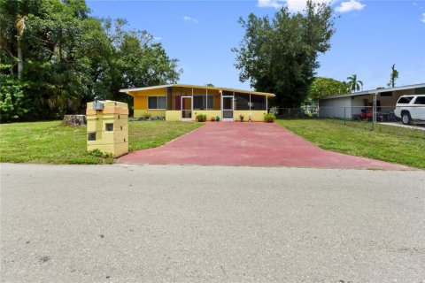 House in Fort Myers, Florida 3 bedrooms, 90.3 sq.m. № 2226737 - photo 5