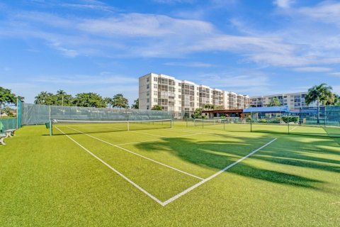 Condo in Pembroke Pines, Florida, 2 bedrooms  № 925415 - photo 1
