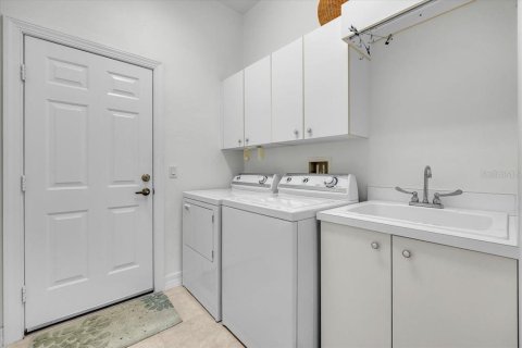 Duplex in Punta Gorda, Florida 3 bedrooms, 150.32 sq.m. № 2425624 - photo 28