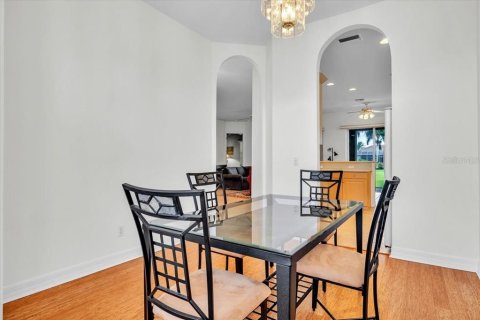 Duplex in Punta Gorda, Florida 3 bedrooms, 150.32 sq.m. № 2425624 - photo 6