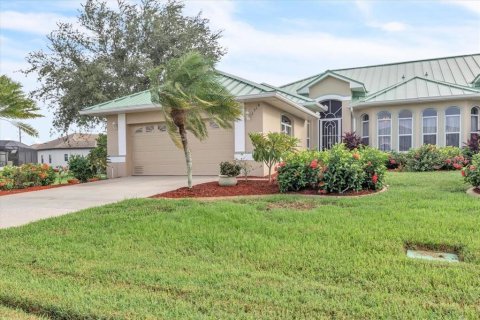 Duplex in Punta Gorda, Florida 3 bedrooms, 150.32 sq.m. № 2425624 - photo 3
