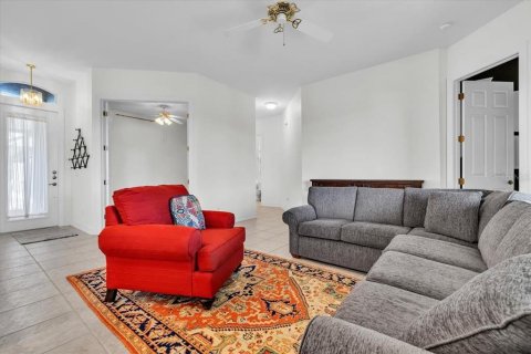 Duplex in Punta Gorda, Florida 3 bedrooms, 150.32 sq.m. № 2425624 - photo 13