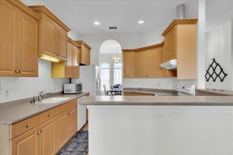 Duplex in Punta Gorda, Florida 3 bedrooms, 150.32 sq.m. № 2425624 - photo 8
